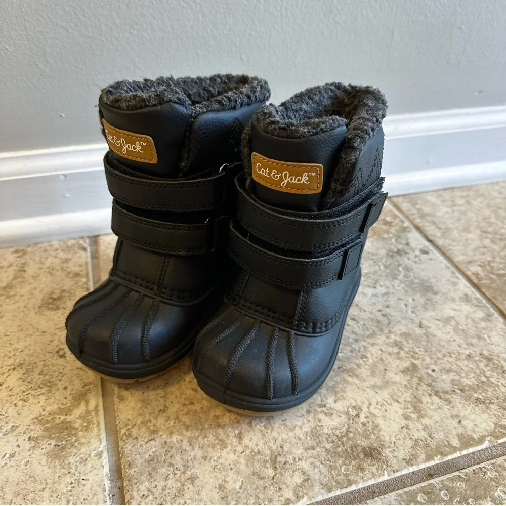 Cat & Jack Kids Snow Boots - Size 7